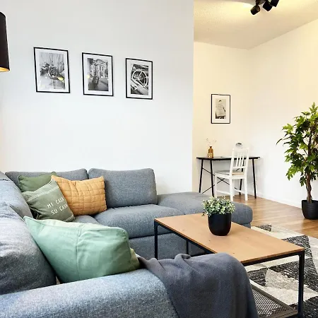 Altes Kino 2 - Modern, Ruhig 6 Gaeste 110 M2 Wlan Momlingen